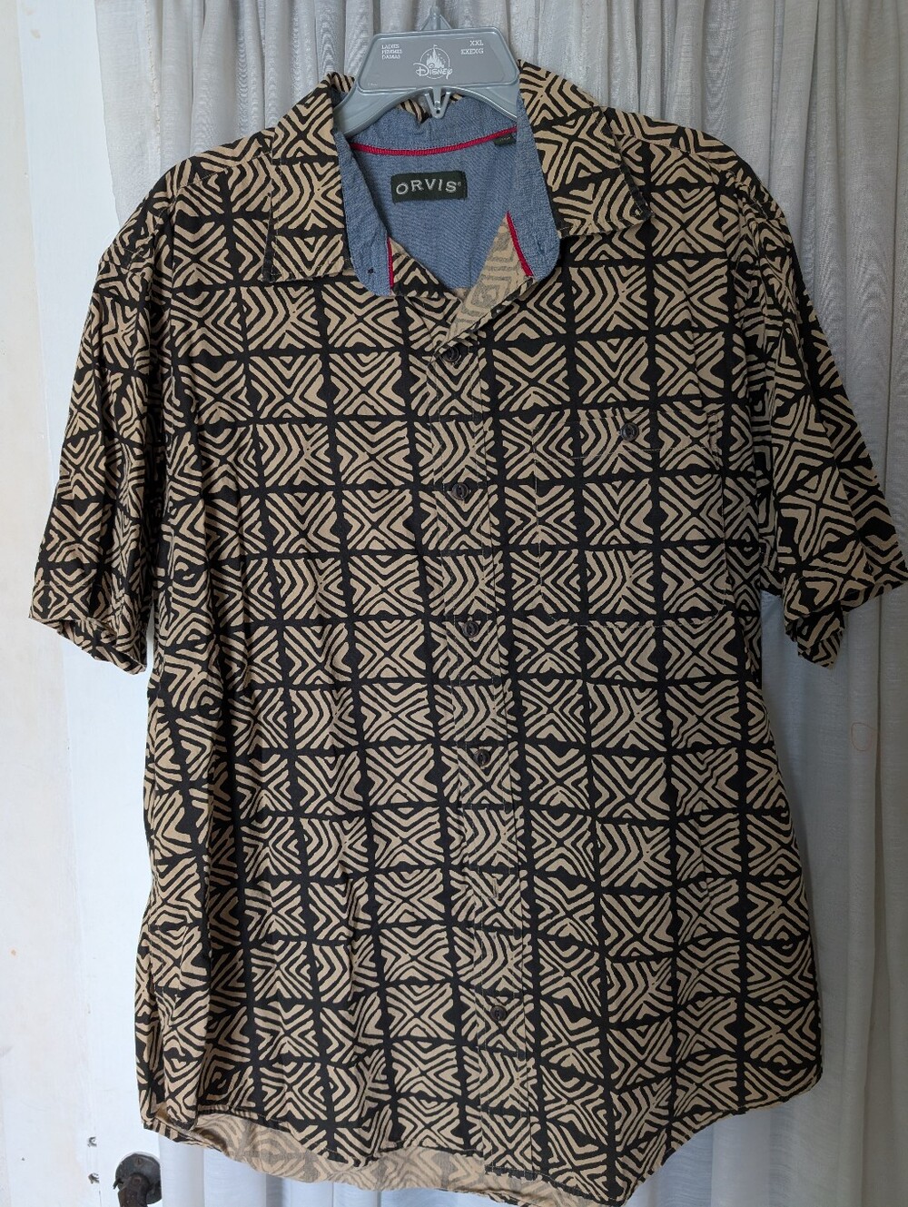 Orvis Men's Short-Sleeve Geometric Print Shirt in Tan and Black